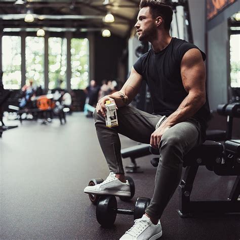 gym photo poses